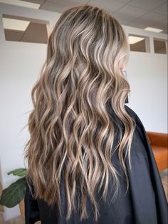 Full Blonde Highlights On Brown Hair Balayage, Light Brown Hair With Lots Of Highlights, Blonde With Brunette Lowlights, Blonde W Brown Highlights, Blonde Low Lights For Brown Hair, Brown Hair With Heavy Highlights, Brown Hair With Full Highlights, Blonde Hairlights On Brown Hair