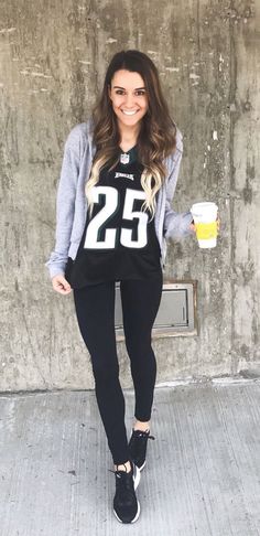 Football Game Outfit Winter, Winter Game Day Outfit Football, Game Day Outfit Nfl, Autumn Fashion Curvy, Super Bowl Outfit, Game Outfit, Football Fashion