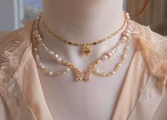 Gold And Pink Necklace, Magical Jewelry Pendants, Diy Aesthetic Jewelry, Pearl Necklace Pink, Angelcore Aesthetic, Faux Pearl Jewelry, Aesthetic Heart, Chunky Gold Chain, Pink Pearl Necklace