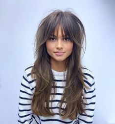 Celebrity Medium Hairstyles, Whispy Front Bangs With Highlights, Fall Fringe Hair, Easy Long Hairstyles Updo, Long Hair Retro Hairstyles, The Hush Cut Long, Bangs Long Forehead, Long Hair Trend 2023, Surface Layers Hair