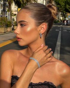 Classy Hairstyles, Slick Hairstyles, Sleek Hairstyles, Bridesmaid Hair, Hair Looks, Bridal Makeup, Hair Trends, Hair Inspo