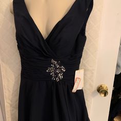 Beautiful Sexy Cocktail Dress Navy Layered Chiffon Knee Length V Neck Line With Soft Cups In The Bodice Starburst Of Sequins-- Very Flattering New With Tags Original Price $88 Ka 12/22 Elegant V-neck Chiffon Dress For Night Out, Fitted Chiffon Dressy Dress, Elegant Chiffon Mini Dress With Ruched Bodice, Elegant Lined Chiffon Mini Dress, Fitted Chiffon V-neck Dress With Ruched Bodice, Fitted V-neck Chiffon Dress With Ruched Bodice, Chiffon Lined Dress For Night Out, Lined Chiffon Dress For Night Out, Formal Fitted Chiffon Dress With Sweetheart Neckline