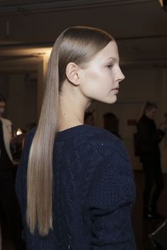 Theory runway hair Courtesy Greg Kessler Straight Side Part Hairstyles, Model Hairstyles Runway, Fashion Hairstyles Runway, Mousy Blonde, Mousy Blonde Hair, Runway Hair Trends, Minimal Hairstyle, Runway Hairstyles, Catwalk Hair