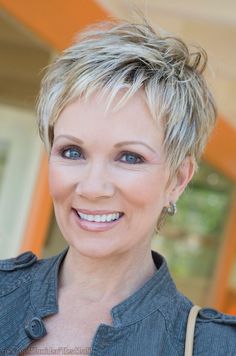 Hairstyles For Fat Faces, Easy Short Haircuts, Double Menton, 50 Plus, Short Hair Styles For Round Faces, Short Pixie Haircuts, Round Faces