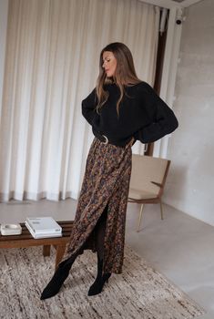 Black Bridget Floral Skirt Look Boho Chic, Mode Inspo, Looks Chic, Professional Outfits, Business Casual Outfits, Work Attire, Looks Style, Mode Inspiration, Work Fashion