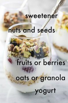 Parfait Yogurt, Yogurt With Fruit, Berry Yogurt Parfait, Healthy Yogurt Parfait, Healthy Parfait, Yogurt Parfait Recipe, Fruit And Yogurt Parfait, Ramadan Desserts, Fruit And Yogurt