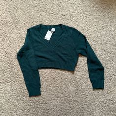 Nwt Dark Green H&M Cropped Sweater. Size: M Green V-neck Crop Top For Fall, H&m Fitted V-neck Sweater, H&m Green Tops For Fall, Cropped Sweater, Colorful Sweaters, Dark Green, H&m, Sweaters For Women, Green