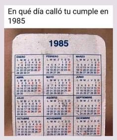 an old calendar is displayed on a white plaque with spanish writing and numbers in blue