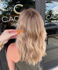 Hair Color Ideas For Natural Blondes, Honey Blonde Hair Shadow Root, Warm Creamy Blonde Hair, Shortish Blonde Hair, Mid Length Blonde Highlights, Natural Sandy Blonde Hair, Cool Dark Blonde Balayage, Loved In Blonde Balayage, Natural Blonde Hair Balayage