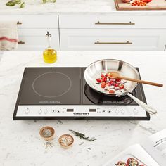 This Cuisinart Induction Cooktop features two burners with induction technology for fastest heat-up, while using up to 70% less energy than conventional cooktops. Perfect for entertaining or anytime you need extra burners! Induction Cooktop Kitchen, Stoves Cookers, Induction Cooking, Cooktops, Hot Plate, Induction Cooktop, Small Kitchen Appliances, Juicer, On Off