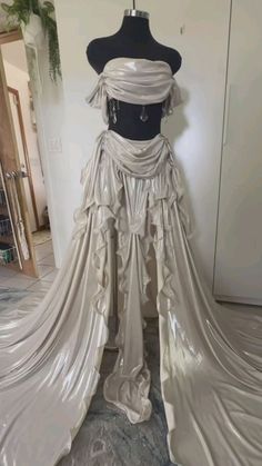 vestidos bonitos e para DR Mermaid Outfits, Haute Couture Outfits, Mermaid Style Dress, Fair Outfits, Preformance Outfits, Gown Inspiration, Pretty Prom Dresses, Fantasy Gowns, Trendy Fashion Outfits