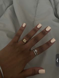 Nails Black Women, Natural Nails Manicure, Short Gel Nails, Subtle Nails, Simple Gel Nails