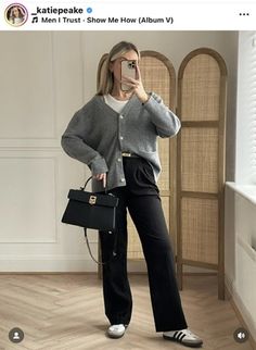 Business Casual Outfit With Jeans, Cool Girl Work Outfits, Smart Casual Corporate, Smart Casual Work Outfit Women Office Wear, Rainy Day Office Outfit, Casual Corporate Outfits, Smart Casual Women Work, Placement Outfits, Business Casual With Jeans