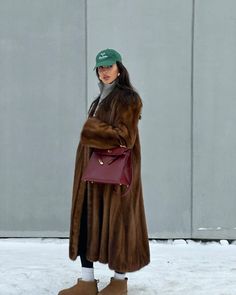 Winter coats Platform Outfits, Fur Coat Outfits, Outfit Plan, Longline Coat, Instagram Style, Modest Fashion Outfits, Fur Fashion, Warm Outfits, Autumn Outfit