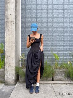 Lasaky - Elegant and Relaxed Vacation Maxi Dress with Delicate Ruffled Edge and Front Button Closure Elegant Vest, Mode Zara, Denim On Denim, Holiday Summer, Futurama, Mode Inspo, Tiered Maxi Dress, Trend Fashion, 가을 패션