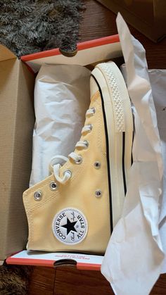 #yellow #sneakers #converse #chuck70 #pastel #shoes #fashion #ootd Baby Yellow Converse, Pastel Yellow Sneakers, Pastel Yellow Converse, Pastel Yellow Shoes, Yellow Converse Aesthetic, Yellow Shoes Aesthetic, Light Yellow Converse, Yellow Converse Outfit, Pastel Converse