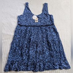 Nwt En Creme Blue Floral Mini Dress Large Sleeveless Embroidered Empire Waist Pullover Short Above Knee Length Tiny Blue Floral Pattern 100% Rayon Flat Measurements Approximately: Pit 20.5" Waist 18" Length 35" Brand New With Tags Blue Sleeveless Mini Dress For Summer, Blue Sleeveless Maxi Dress For Spring, Blue Sleeveless Dress For Spring, Blue Cotton Sleeveless Dress For Vacation, Blue Sleeveless Dress With Floral Print For Summer, Blue Sleeveless Mini Dress For Vacation, Blue Cotton Sleeveless Dress For Beach, Blue Cotton Sleeveless Dress For The Beach, Sleeveless Blue Summer Dress