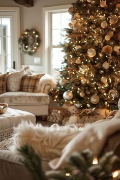 Cozy Winter Decor Ideas for Your Home Retreat Warm And Cozy Christmas Decor, Winter Living Room Decor, Cozy Winter Home, 15th Birthday Decorations, Winter Bedroom Decor, Winter Decor Ideas, Home Retreat, Farmhouse Winter Decor, Wall Table Decor