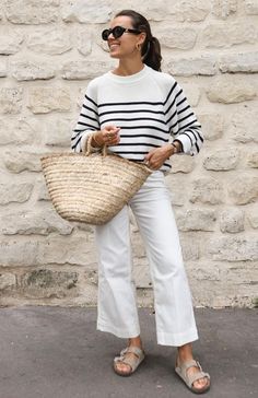 Breton Stripes Outfit, White Linen Pants Outfit, Striped Top Outfit, Petite Style Outfits, Breton Shirt, Birkenstock Outfit, Grandma Fashion, White Jeans Outfit, Classic Style Outfits