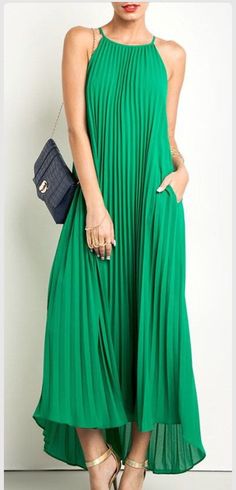 Green Dress Styling, Green Dress Look, Pleated Dress Outfit, Kelly Green Dress, Green Dress Outfit, Green Summer Dress, Colourful Dress, Drapey Dress, Green Maxi Dress