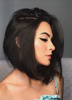 Inverted Bob Hairstyles, Stacked Bob Hairstyles, Haircut Types, Short Bob Haircuts, Penteado Cabelo Curto, Short Hair Haircuts, Short Hair Styles Easy, Short Hair Cuts For Women