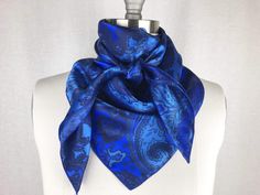 Show Look, Batik Scarf, Blue Silk Scarf, Tomboy Chic, Royal Blue Wedding, Royal Colors, Wild Rag, Scarf Silk, Fashion Aesthetics