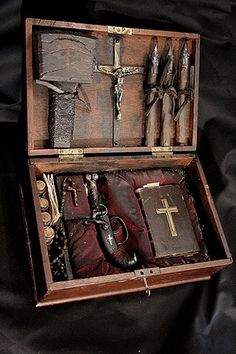 Early 19th century french vampyr hunting kit. The Specimens of Alex CF.  Could be re-created out of paper mache etc. Vampire Hunting Kit, Diesel Punk, Vampire Hunter, Interesting History, Dean Winchester, Dracula, Wooden Box, Supernatural, Just In Case