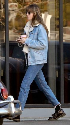 Dakota Outfits, Siren Style, Straight Leg Jeans Black, Loafers And Socks, Street Style Denim, Celebrity Street Style