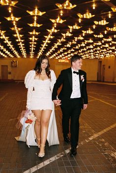 Alison and Sean - Iconic Vegas Elopement on 35mm film + Super 8 — Aimlee Photography Vegas Wedding Plus Size, Vegas Style Wedding Dresses, Short Wedding Dress Curvy, Vintage Vegas Wedding Dress, Vegas Elopement Photos, Las Vegas Elopement Dresses, Elopement Themes, Elopement Dress Ideas, Sure Thing Chapel Vegas