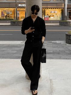 Salman Aesthetic, Korean Style Men Outfits, Asian Man Style, Casual Outfits For Men Simple, Men Korean Outfit, Korean Man Outfit, Korean Street Style Men, Black Cardigan Outfit Men, Simple Outfits Men