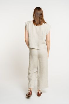 Our iconic Everyday Top is handcrafted from luxurious certified organic linen in new, Natural linen. This easy, minimalist top features a wide neckline, slightly boxy body, and mid-to-cropped length, perfect for tucking into our Everyday Crop Pant or wearing with your favorite jeans. We appreciate the natural beauty of linen's undyed color and are excited to highlight it this season in our new Natural colorway. Made with Organic Linen Lined with Organic Cotton Handmade in India Machine wash cold