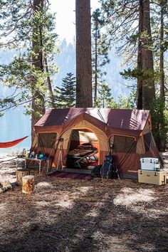 The utensils are stored in separate compartments on the sides of the table. Yet another popular type of camping bed is a camping backpack. Aesthetic Tent, Tenda Camping, Lake Food Ideas Summer, Food Ideas Summer, Lake Food Ideas