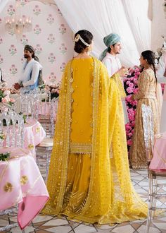 Elegant Royal Mustard Gold Embroidered Pakistani Sharara Kameez Wedding Wear. Akbar Aslam, Pakistani Sharara, Pakistani Boutique, Pakistani Designer Clothes, Chiffon Collection, Luxury Wear, Embroidered Dupatta, Party Kleidung, Pakistani Wedding Dresses