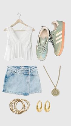 Not my pin!! Europe Mom Outfits, Meet The Greeks Outfit, East Coast Summer Aesthetic Outfit, Cute Thrifted Outfit Ideas, Summer Outfits Rich, Cute Casual Brunch Outfits, Attending Graduation Outfit Ideas, Aspen Summer Outfits, Vision Board Outfits