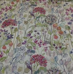 an image of a flowery fabric with lots of flowers on the back and sides