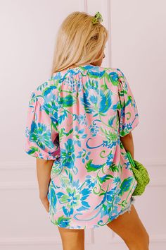 - Pack this sweet top for your next beachside stay! - Unlined material with a blue and green abstract floral print - A v-cut neckline - Short sleeves with elastic cuffs - A relaxed silhouette that ends in a rounded hemline Measurements S : Bust 44", Hip 45", Length 25.5", Sleeve Length 10", Waist 44". M : Bust 46", Hip 47", Length 26.5", Sleeve Length 11", Waist 46". L : Bust 48", Hip 49", Length 27", Sleeve Length 11", Waist 48". Sweet Top, Abstract Floral Print, Green Abstract, V Cut, V Cuts, Abstract Floral, Blue And Green, Spring Time, Floral Print