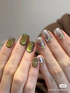 Japanese Nail Inspiration, Japanese Nail Trends 2023, Green Nails 2024, Maximalist Short Nails, Gold Maximalist Nails, Minimal Nails Art, Art Deco Nails, Hello Nails, Grunge Nails