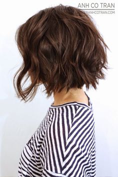 c2d4a9e22f955659bd932c6d2282ef99 Short Textured Haircuts, Wavy Bob Haircuts, Textured Haircut, Thick Wavy Hair, Bob Hairstyles For Thick, Wavy Bob Hairstyles, Choppy Bob Hairstyles, Short Wavy Hair, Haircut For Thick Hair