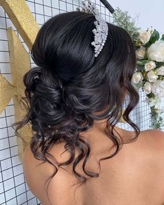 Wedding Flower Crowns, Hairstyle Natural Hair, Wedding Hair Flower Crown, Sweet 16 Hairstyles, Quince Hairstyles For Long Hair, For Long Hair Hairstyles, Hairstyles With Crown, Long Hair Hairstyles, Natural Wedding Hairstyles