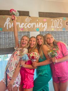 Homecoming Flowers, Prom Picture Poses, Prom Photoshoot, Cute Birthday Pictures, Dream Prom