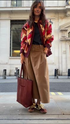 Fashion Corner, Layering Outfits, Pattern Mixing, Retro Stil, Fall Trends, Color Inspiration, Style Icons, Midi Skirt, Autumn Fashion