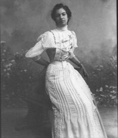 1910s Edwardian style, African-Latina woman in Mexico Mexican Aesthetic, Mexican Hairstyles, Mexican People, Traditional Mexican Dress, Mexico Fashion, African Ancestry, Mining Town, Mexican Fashion