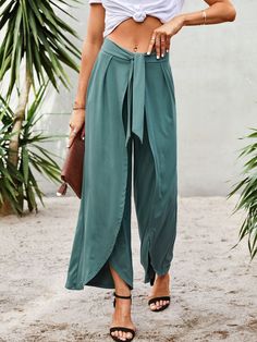 Barcelona Outfits, Boho Yoga Pants, Bohemian Pants, Women Bottoms, Fun Pants, Boho Skirts, Yoga Fashion, Women Pants, Fashion Sewing