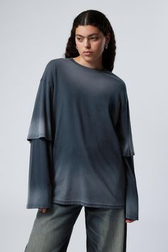 oversized double dyed longsleeve top - Faded Dark Blue | Weekday WW Oversized Top Outfit, Flamingo Fashion, Oversize Outfit, Long Sleeve Layer, Layered Shirts, Layered T Shirt, Men Trousers, Oversized Long Sleeve, Dark Khaki