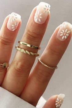 35+ Summer Acrylic Nail Ideas, daisy nails, white floral nails, flower nails, summer flower nails, spring nails, white flower nail idea Daisy Nail Art, Boho Nails, Graduation Nails, Summer Acrylic Nails