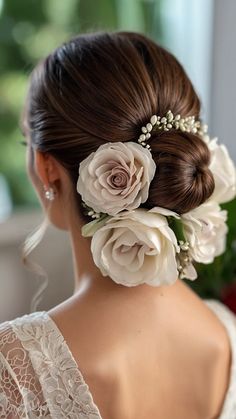 Achieve the perfect 'bridal floral bun hairstyles wedding' look with these elegant and stunning hair inspirations Whether you prefer an Open hair Side swept Elegant ponytail Low bun Fancy ponytail Down High ponytail Ponytail Side swept Sided Hairband style we've got you covered Elevate your bridal hair game with these beautiful and versatile hairstyle ideas