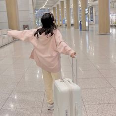 • Incheon Airport, South Korea 🇰🇷 #airportfashion #airport Korean Airport, Airport Tips, Incheon Airport, Rainy Day Outfit, Incheon, Airport Outfit, Pink Outfit, South Korean