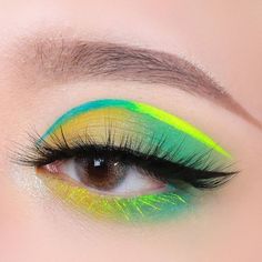 Korean Makeup Tutorials, Makeup Drawing, Makeup 101, Beautiful Eye Makeup, Colorful Eye Makeup, Creative Eye Makeup