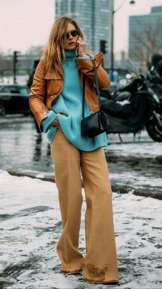 Color Outfits, Colour Combinations Fashion, Color Combinations For Clothes, Pullover Outfit, Mode Casual, Work Style, Brown Pants, Spring Wardrobe, Fashion Week Street Style