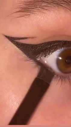 Full Eyeliner Tutorial, Cute Liquid Eyeliner Looks, Almond Eye Eyeliner Tutorials, Bold Eyeliner Tutorial, Eyeliner For Slanted Eyes, Bold Eyeliner For Hooded Eyes, Eyeliner For Double Lid Eyes, Double Winged Eyeliner Hooded Eyes, Easy Eyeliner Looks For Hooded Eyes